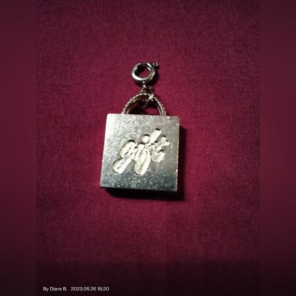 NWOT Diamond International Gift Bag Charm